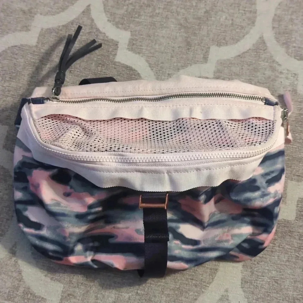 Lululemon Go Lightly Bag Wamo Camo Barely Pink / Deep Coal
